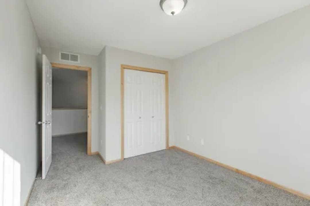 Maplewood Townhome: 3033 Chamberlain Street N