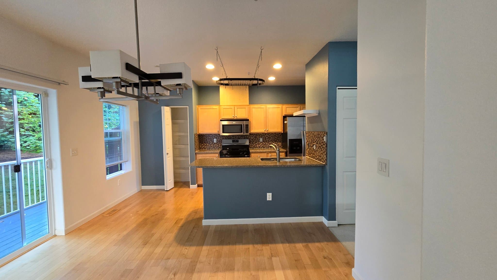 Tigard Townhome: 10727 SW Canterbury Ln