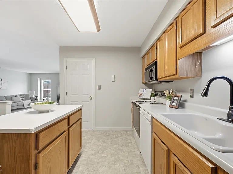 Orlando House: 711 Humber Ln