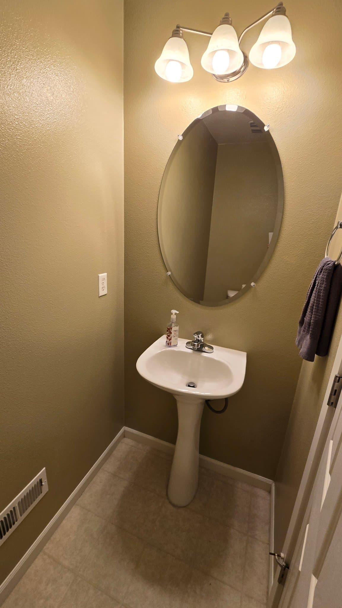 Tigard Townhome: 10727 SW Canterbury Ln