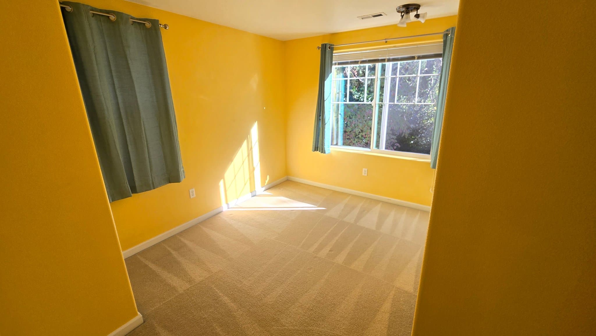 Tigard Townhome: 10727 SW Canterbury Ln