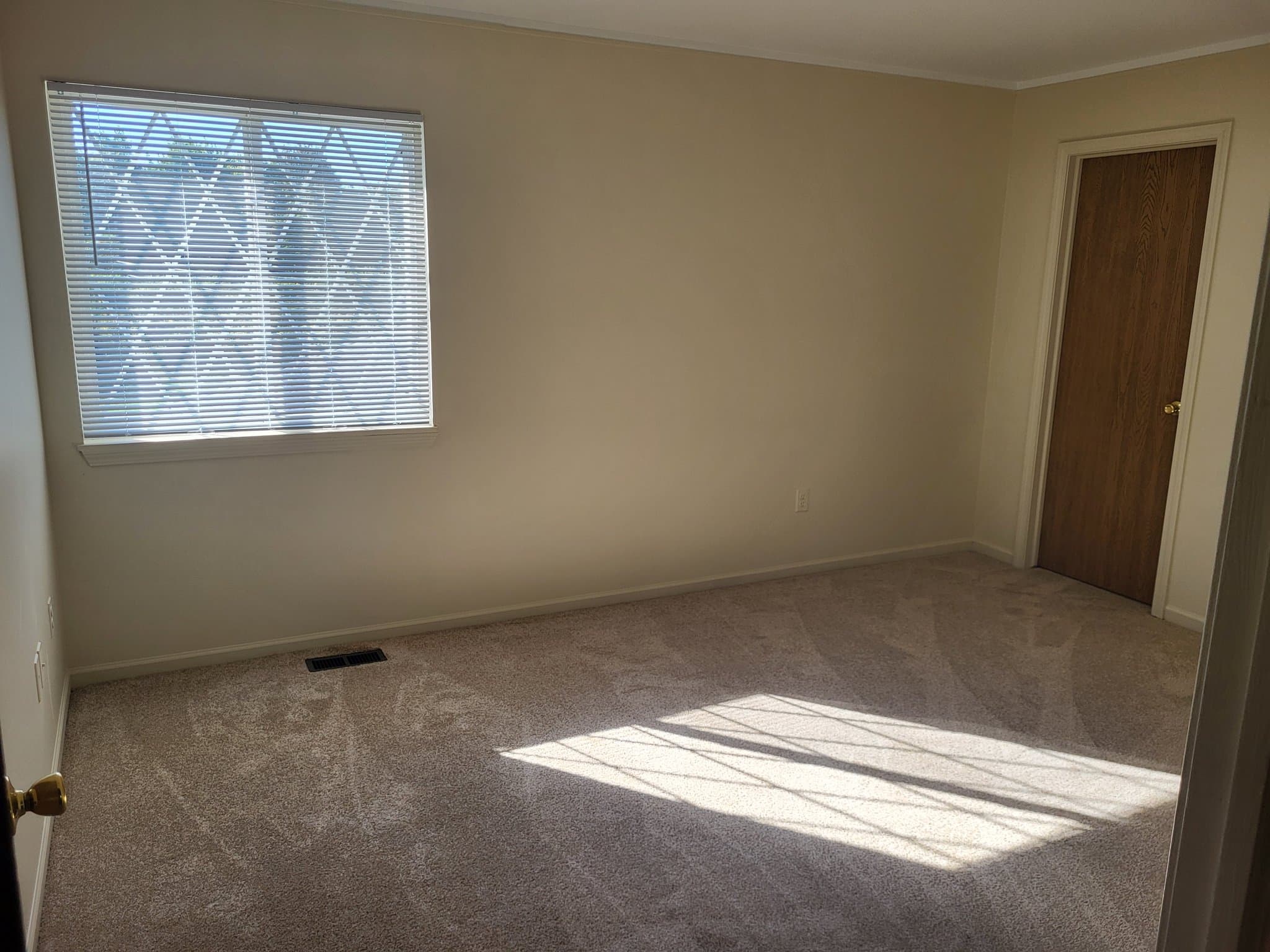 Utica House: 11743 21 Mile Rd