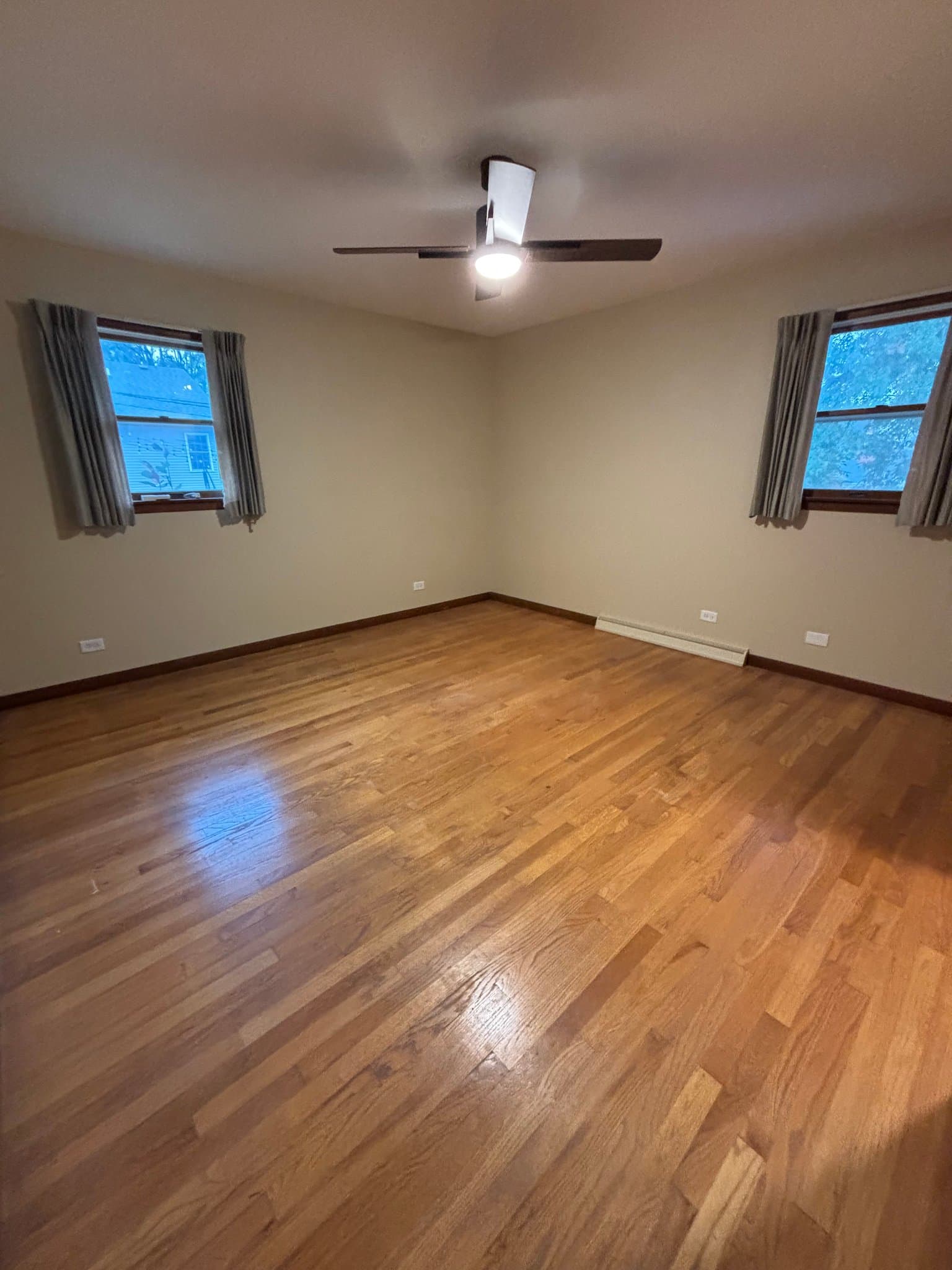 Elgin House: 168 S Aldine St