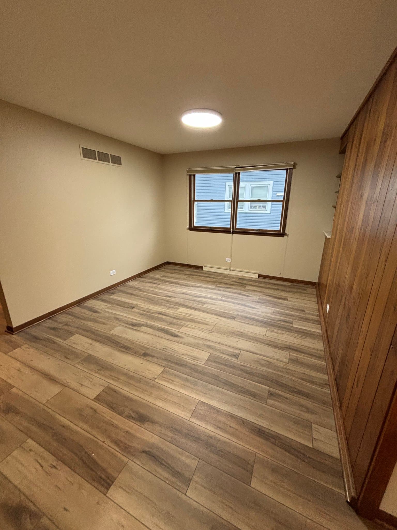 Elgin House: 168 S Aldine St