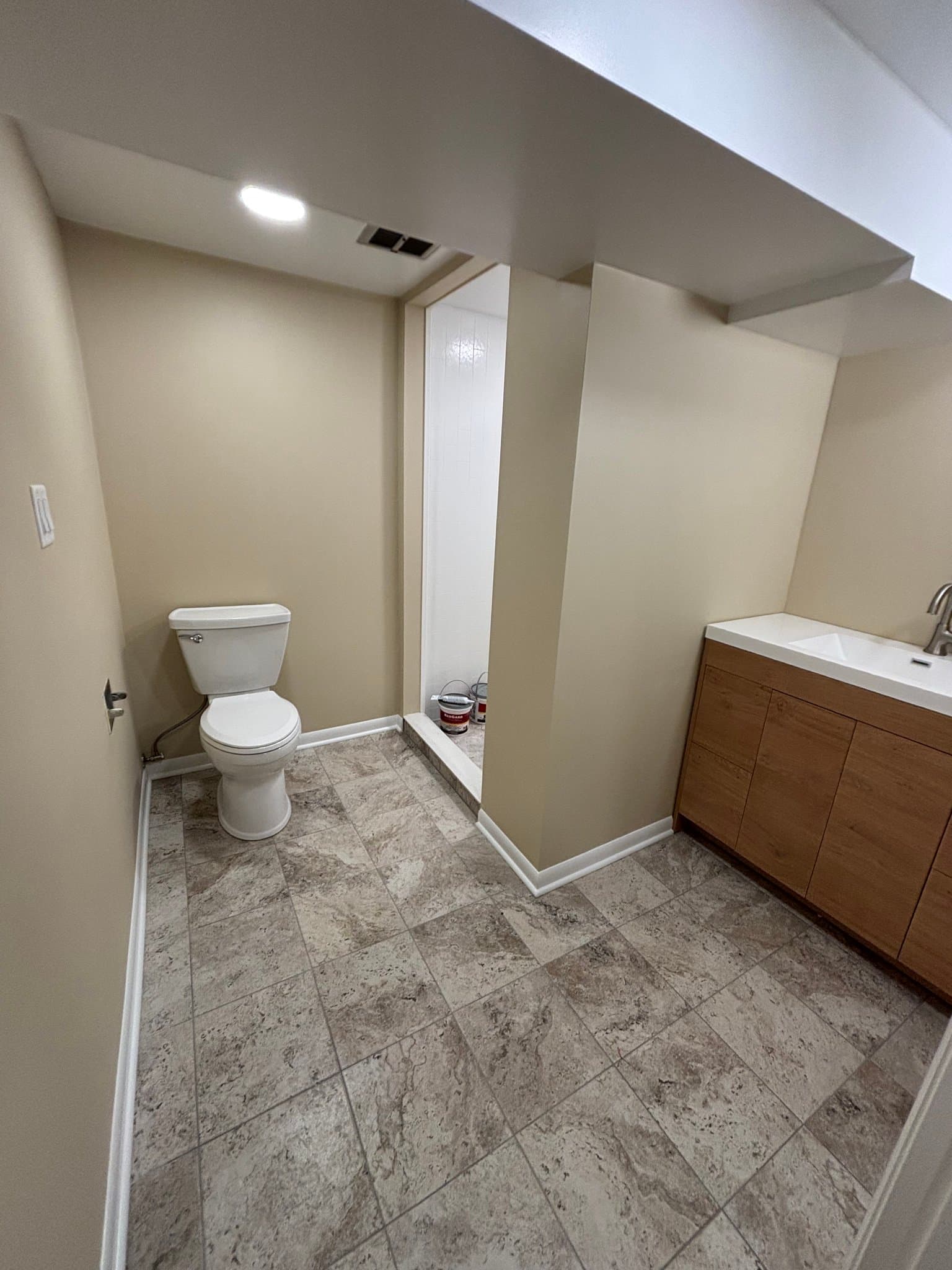 Elgin House: 168 S Aldine St
