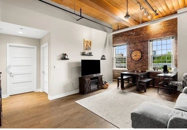 Lowell Condo: 130 John St