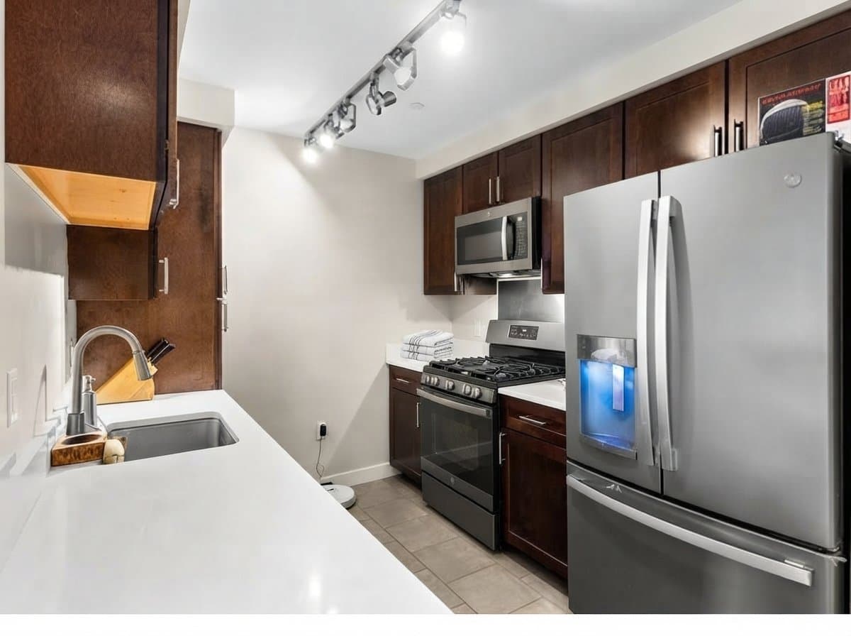 Lowell Condo: 130 John St