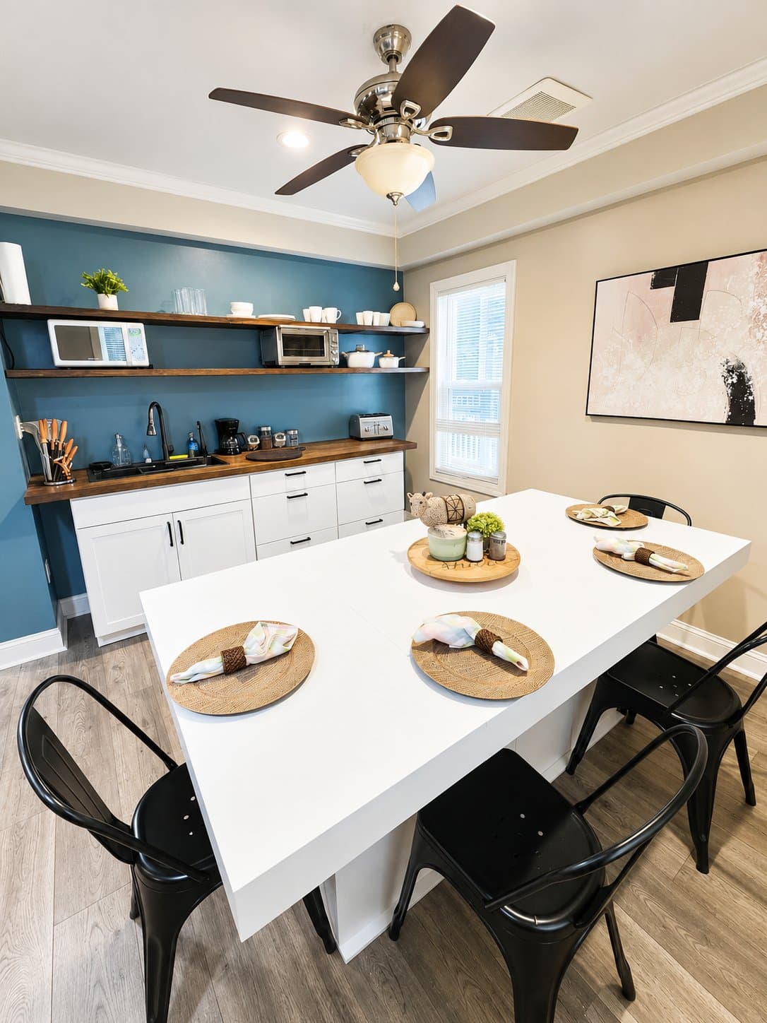 Norfolk House: 9648 Mason Creek Rd