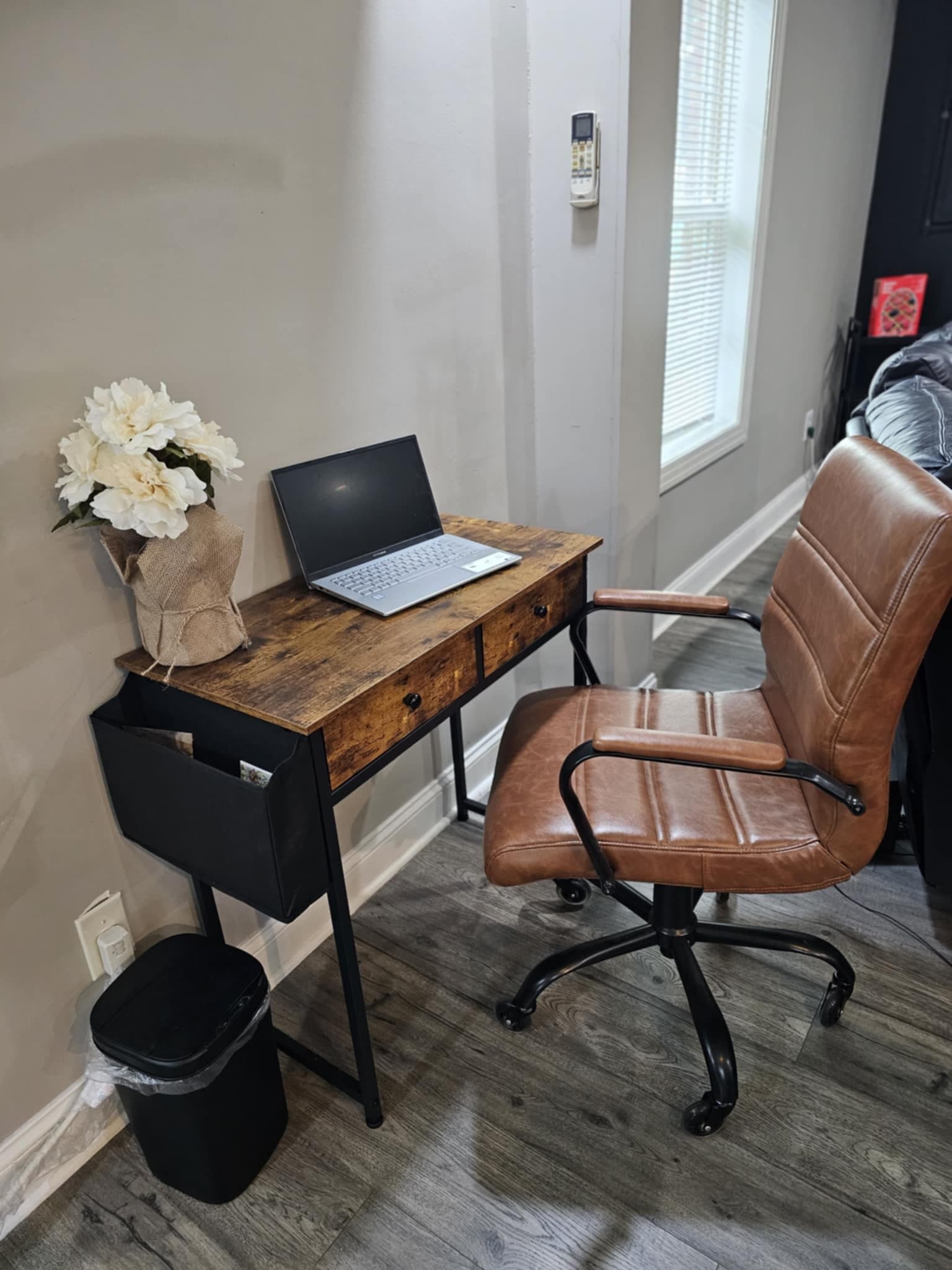 Norfolk House: 9648 Mason Creek Rd