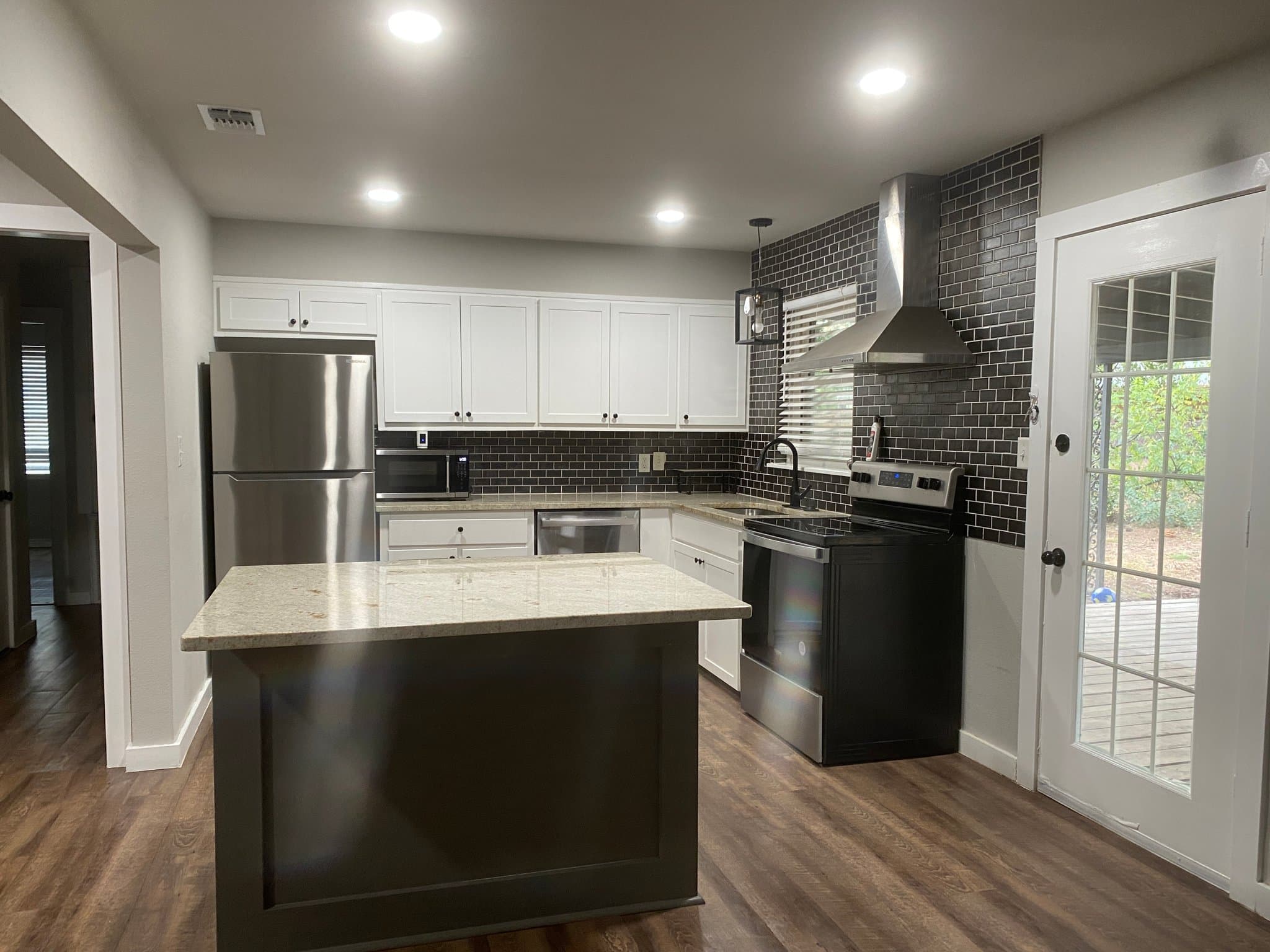 Texarkana House: 3915 Sabine Ave