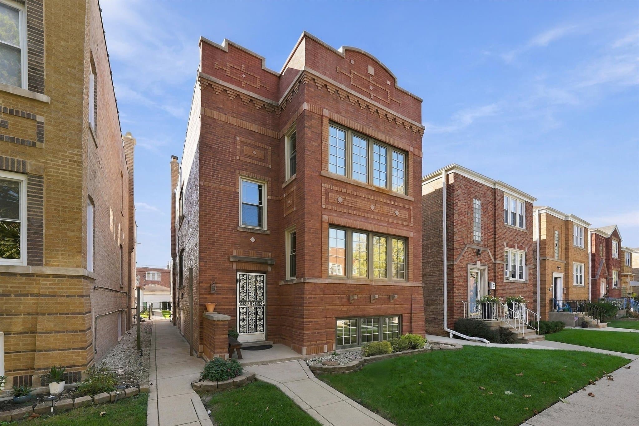Berwyn Condo: 1826 Elmwood Ave