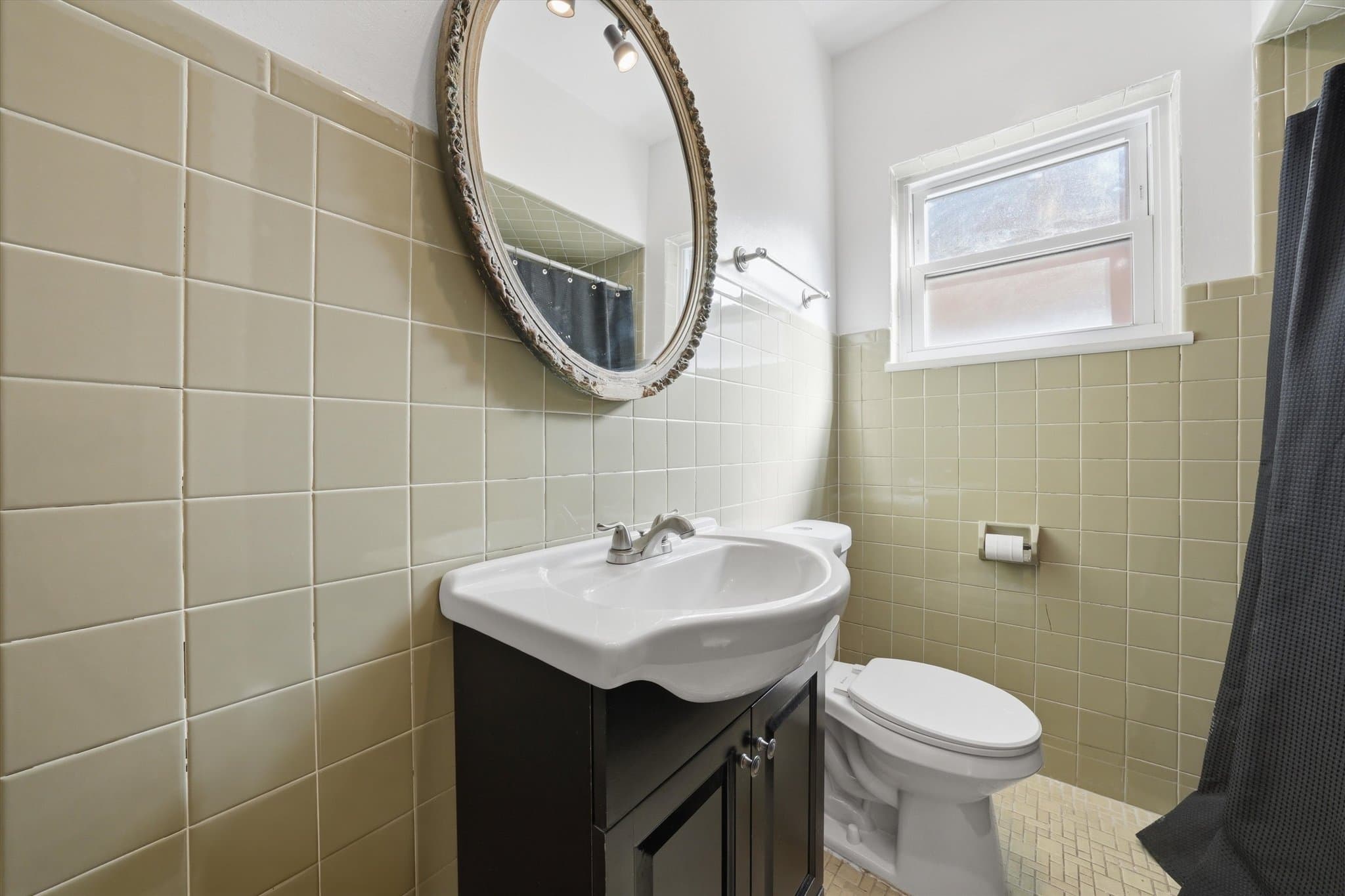 Berwyn Condo: 1826 Elmwood Ave