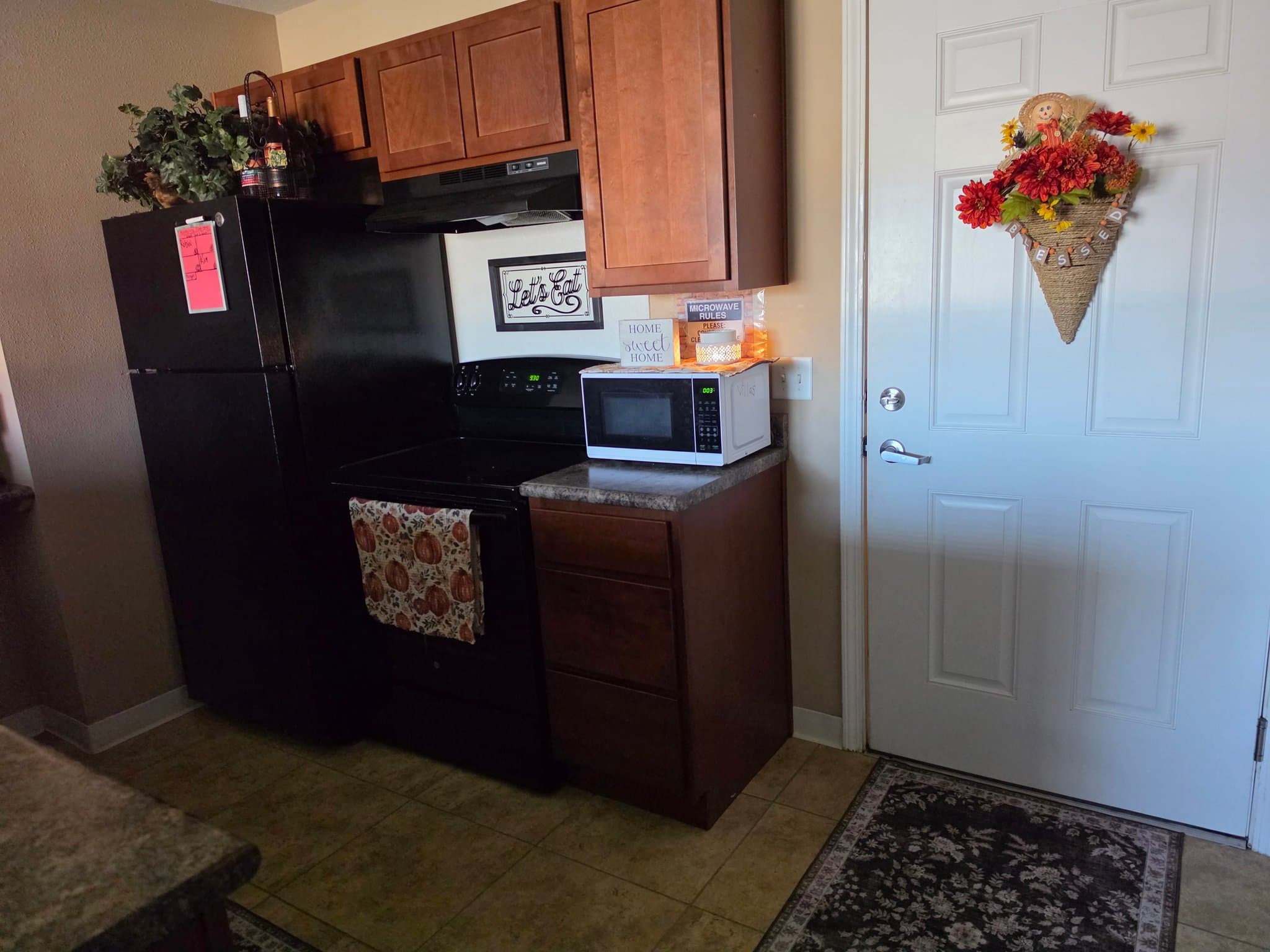 Marshfield Apartment: 2313 W 5th St