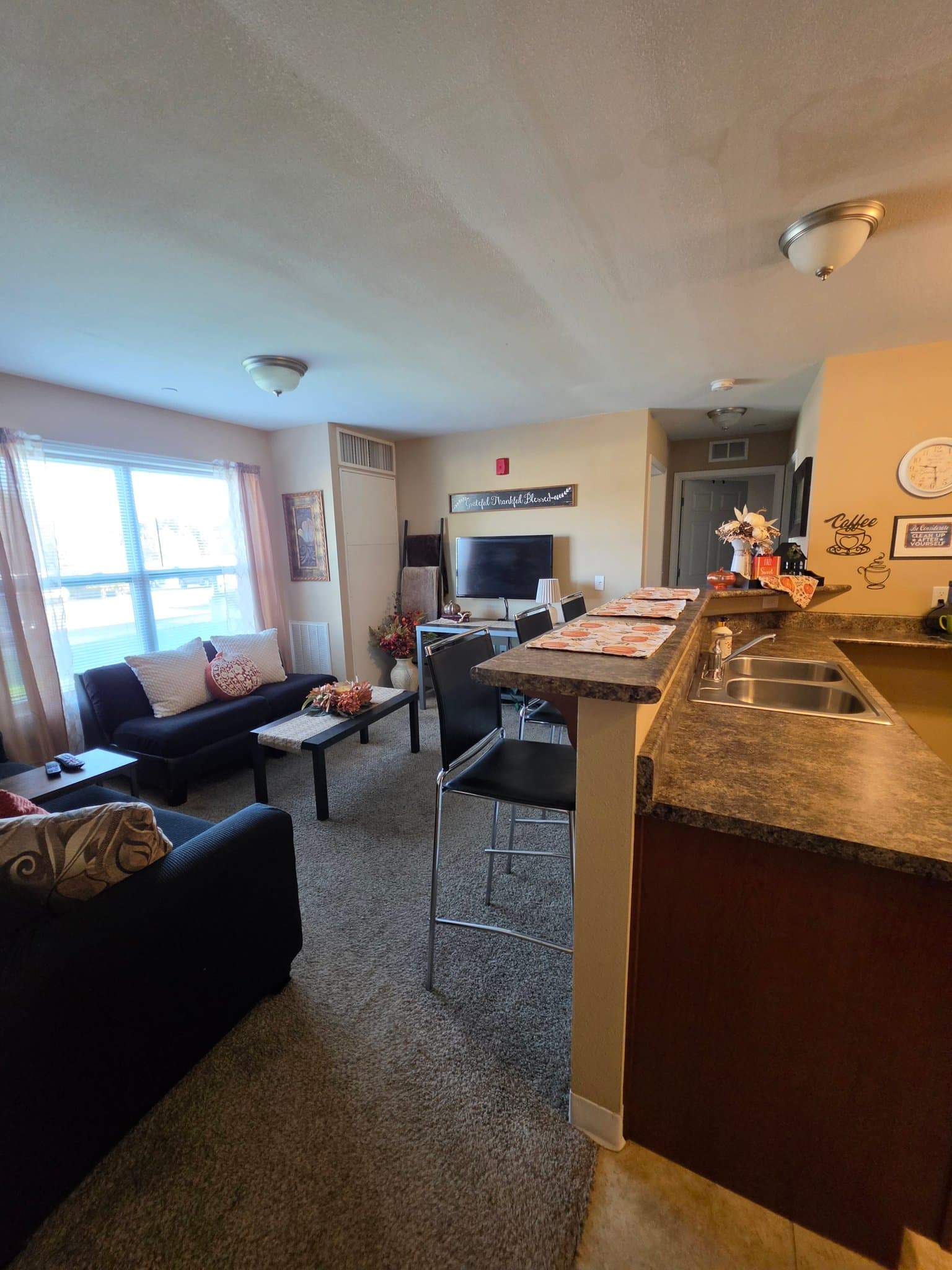 Marshfield Apartment: 2313 W 5th St