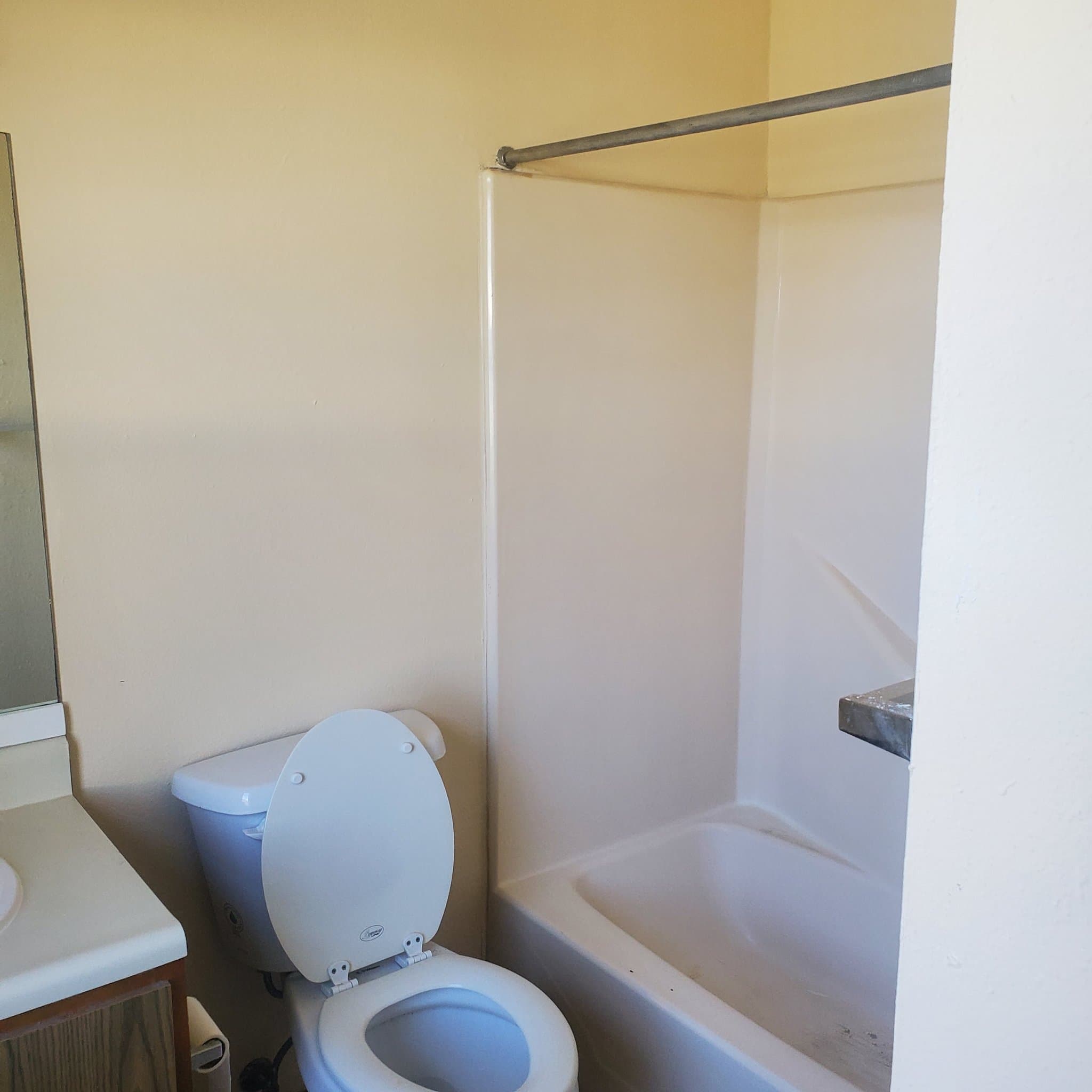 Springfield Apartment: 664 E Cherry