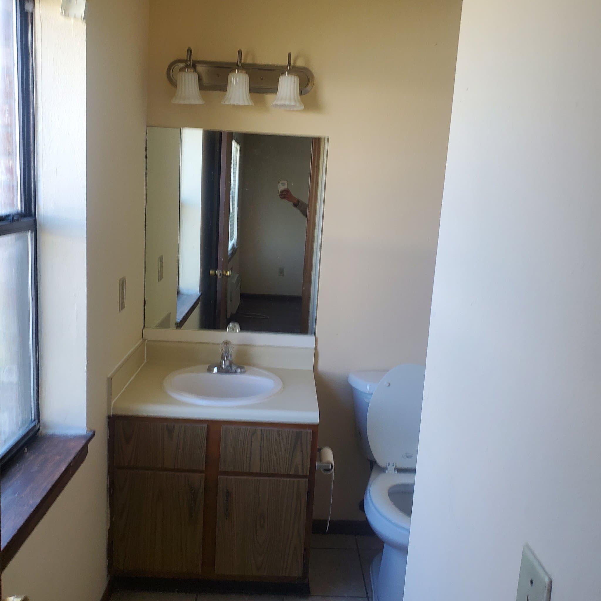 Springfield Apartment: 664 E Cherry