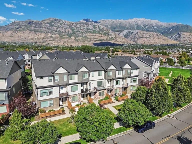 Pleasant Grove Townhome: 1749 W 60 S