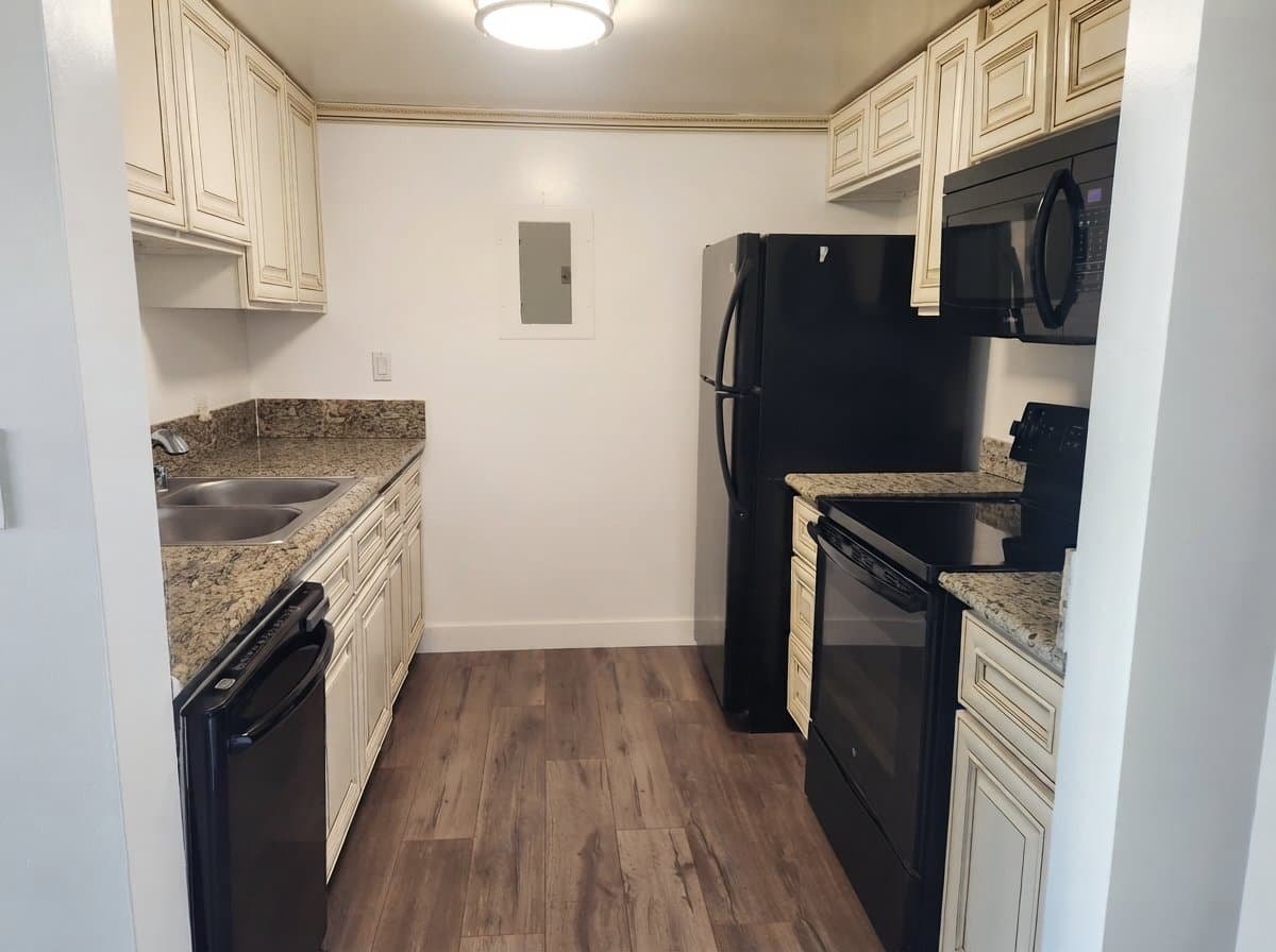 San Diego Condo: 425 W Beech St