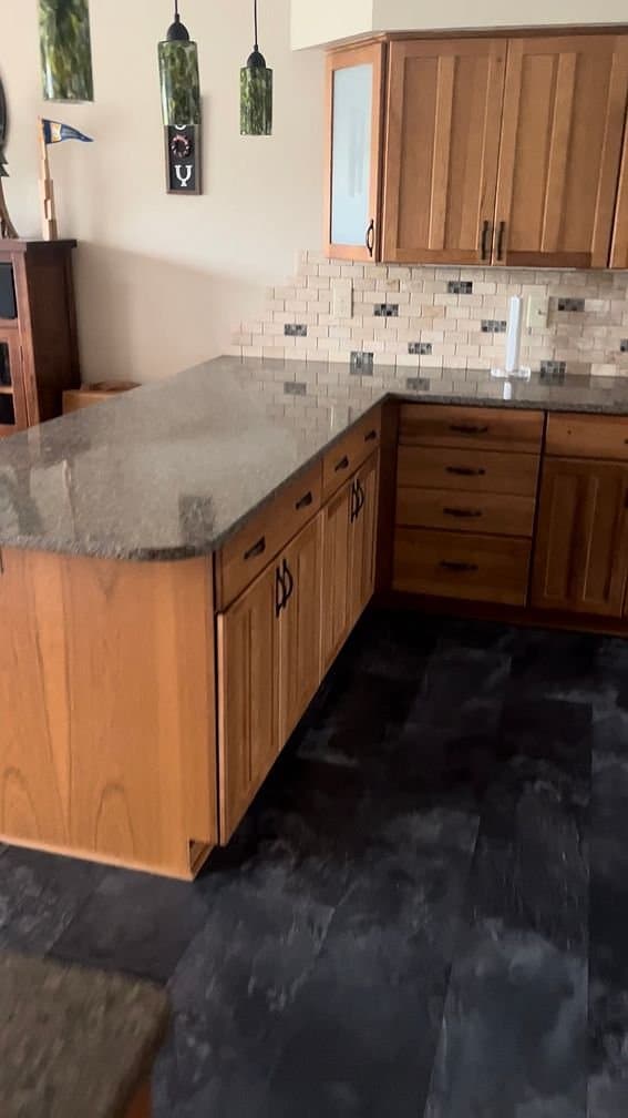 Pewaukee House: N28w27586 Peninsula Dr