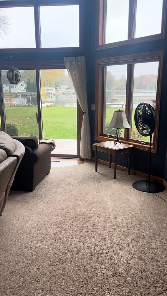 Pewaukee House: N28w27586 Peninsula Dr