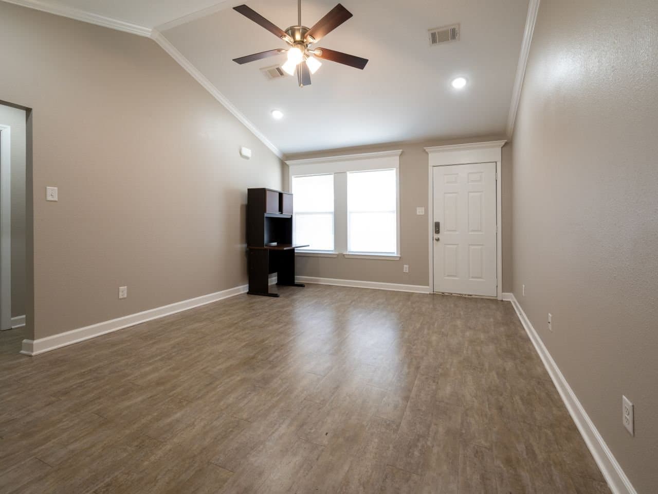 Jacksonville House: 209 Sparrow Rd