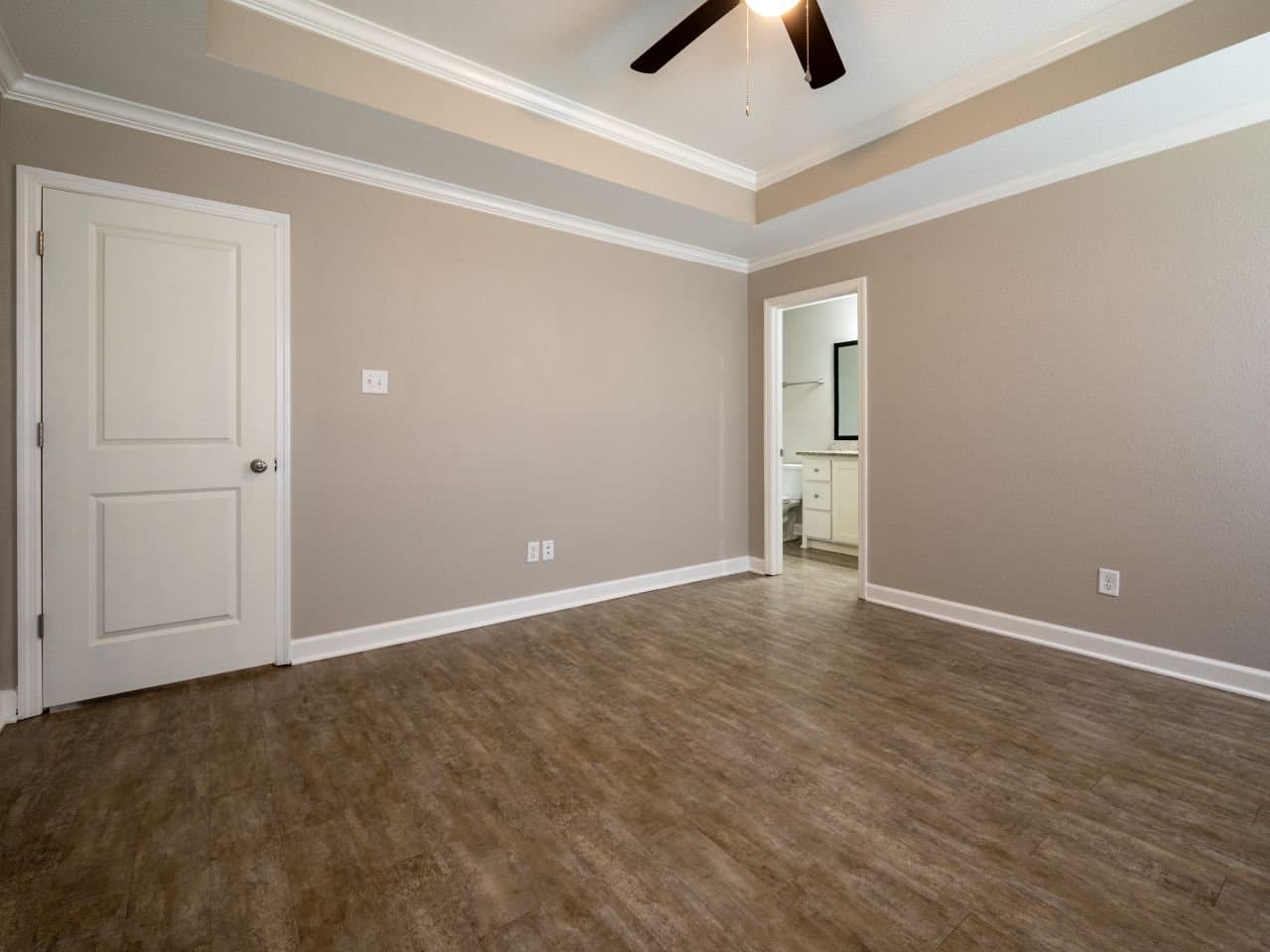 Jacksonville House: 209 Sparrow Rd