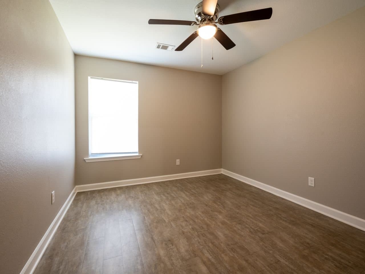 Jacksonville House: 209 Sparrow Rd