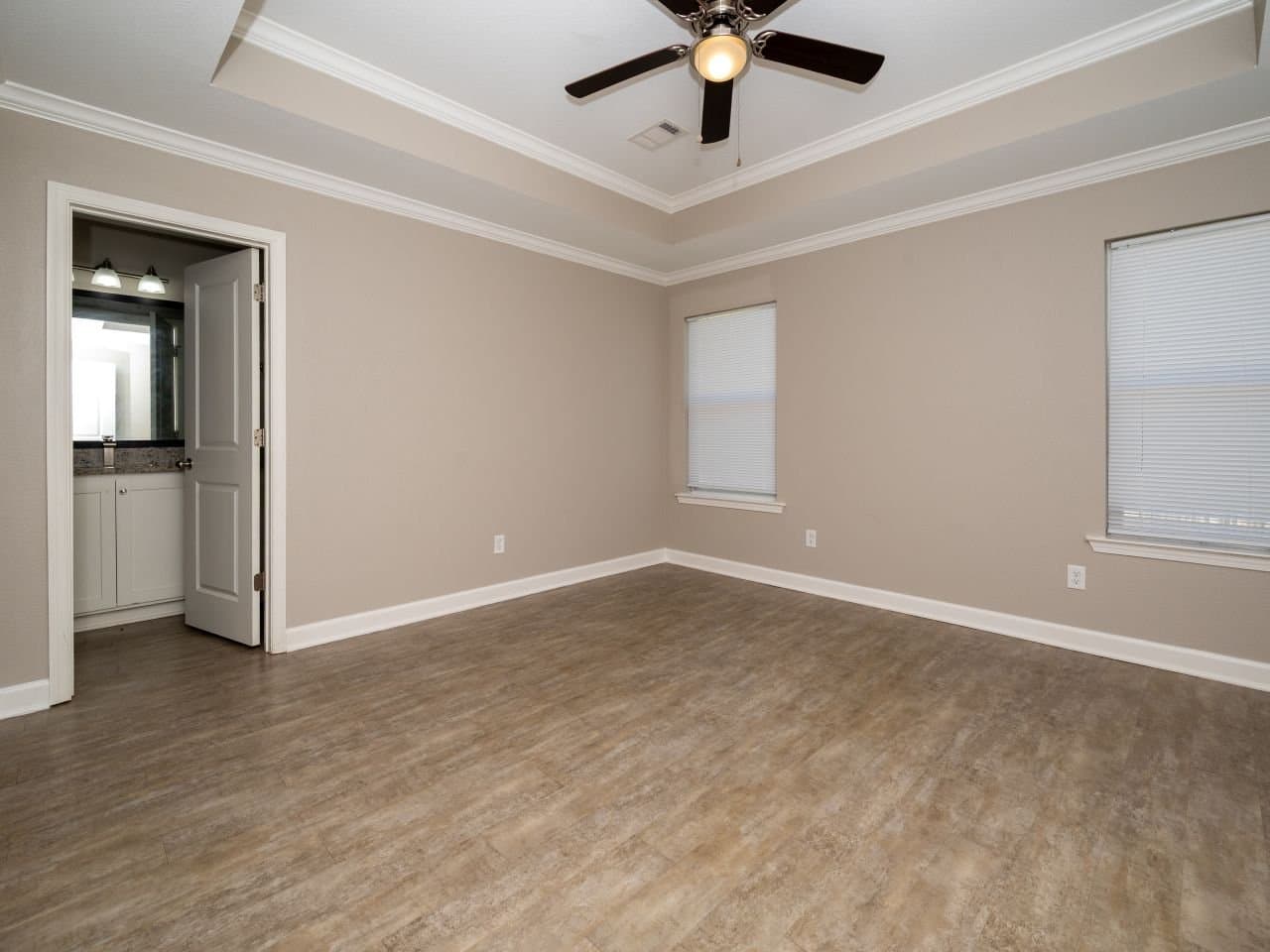 Jacksonville House: 209 Sparrow Rd