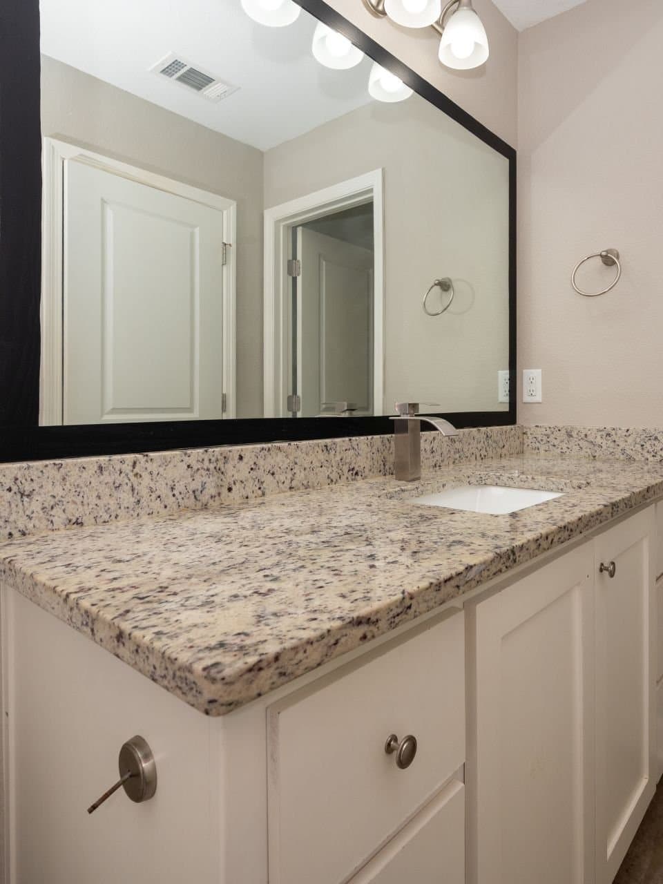 Jacksonville House: 209 Sparrow Rd