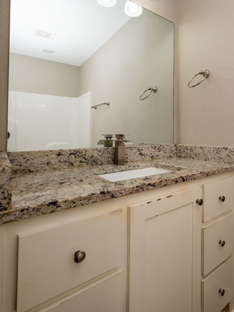 Jacksonville House: 209 Sparrow Rd