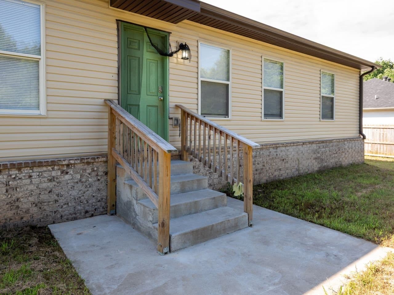 Jacksonville House: 209 Sparrow Rd