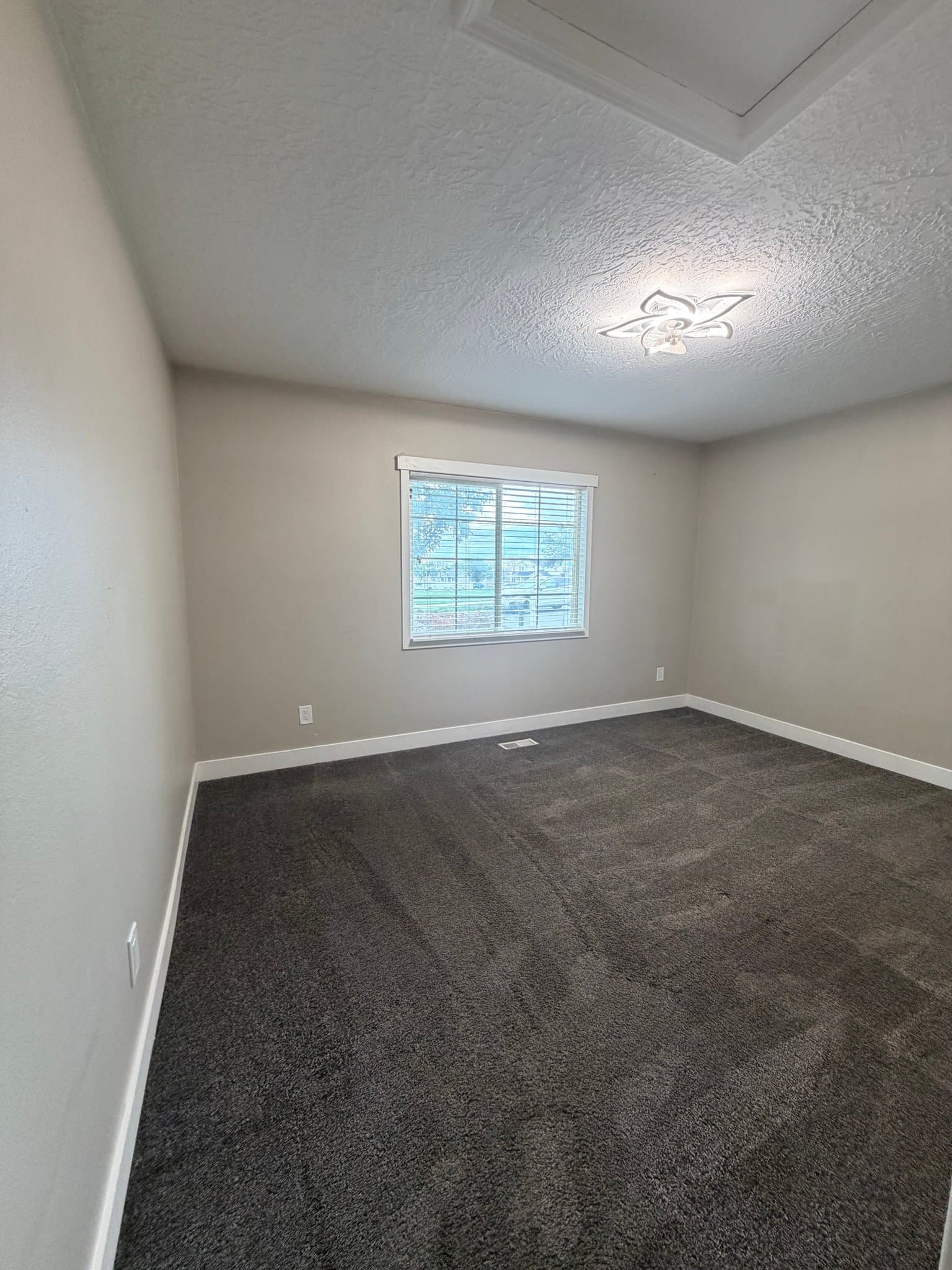 Draper House: 11859 S Preamble Rd