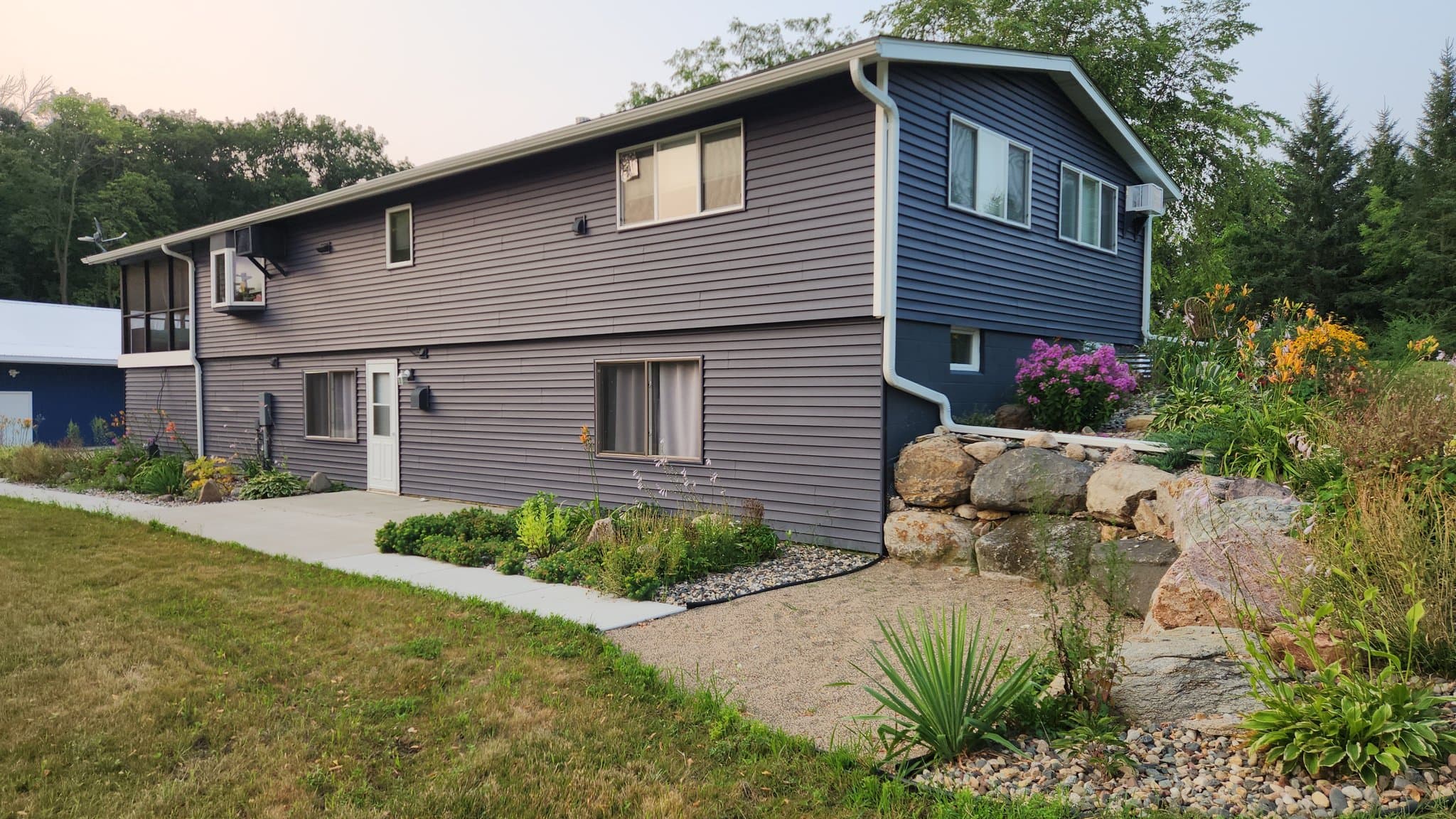 Prior Lake House: 4396 220th St E