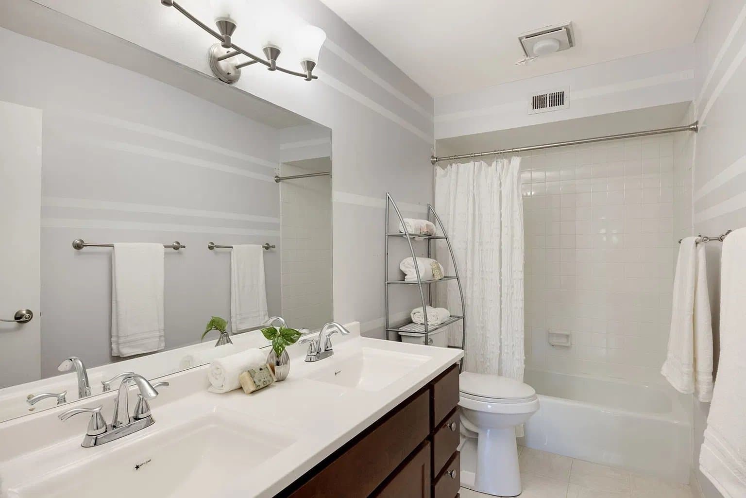 Crystal Lake House: 740 Saint Andrews Ln