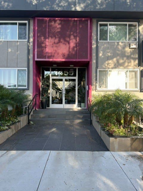 Los Angeles Apartment: 1455 S Wooster St