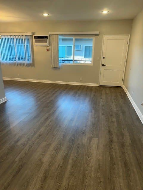 Los Angeles Apartment: 1455 S Wooster St