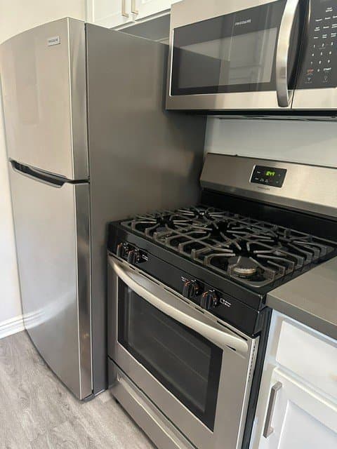 Los Angeles Apartment: 1455 S Wooster St