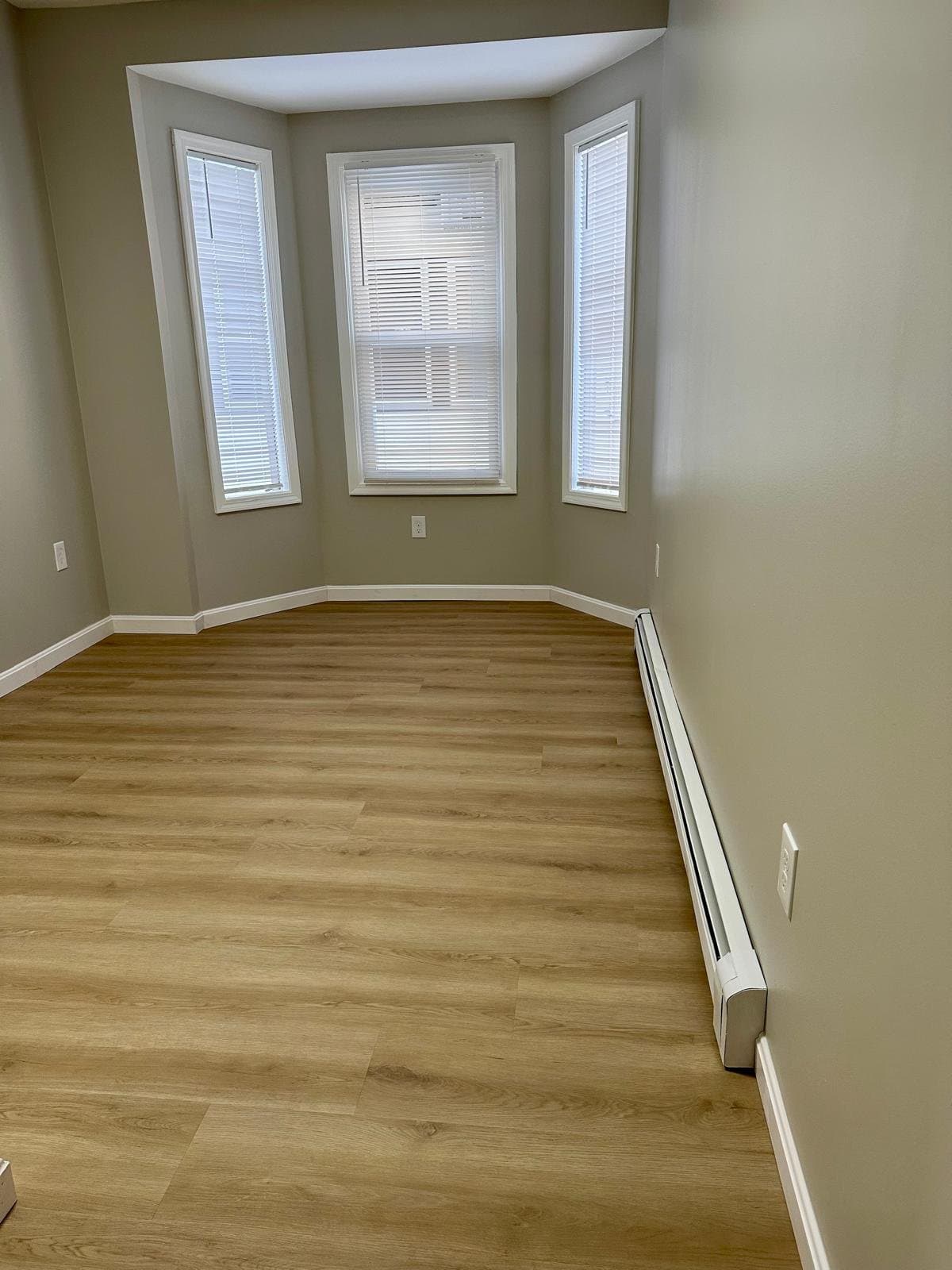 Manchester Apartment: 418 Laurel St