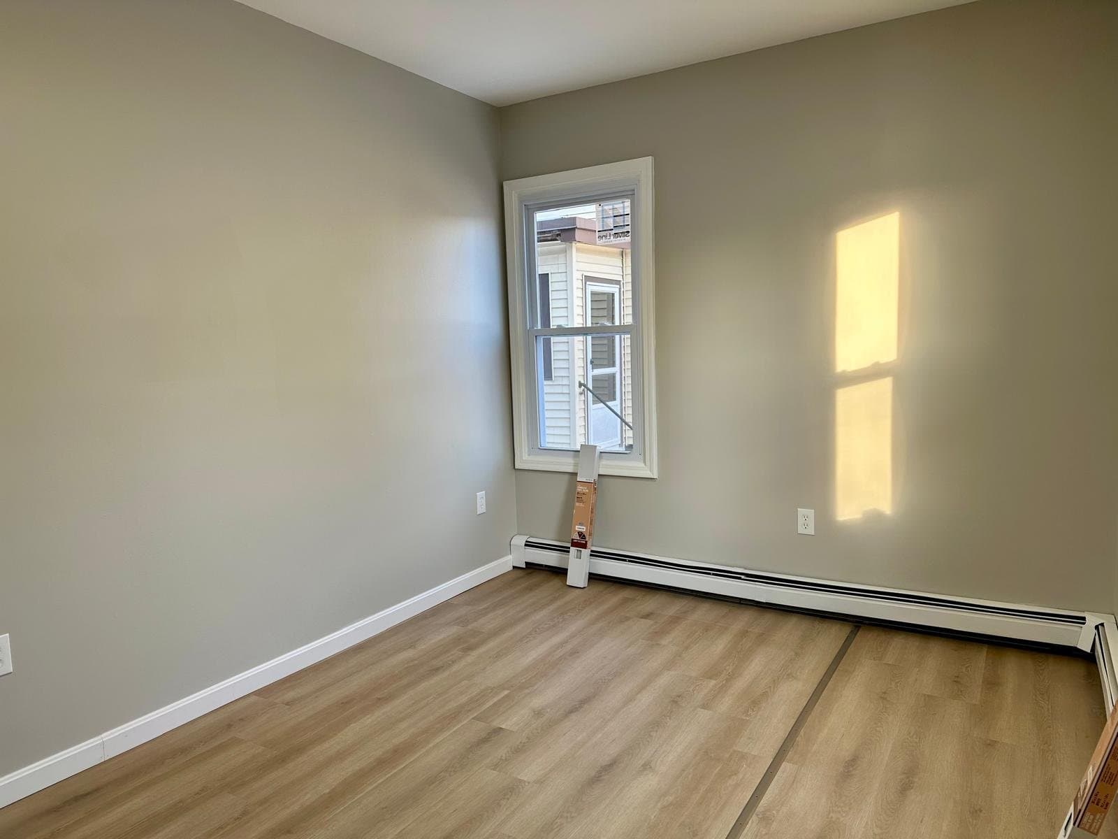 Manchester Apartment: 418 Laurel St