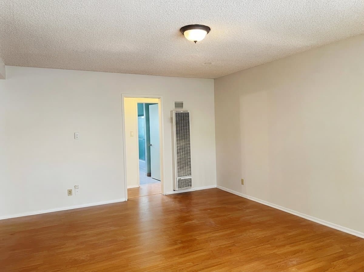 Glendale Apartment: 312 E Stocker St