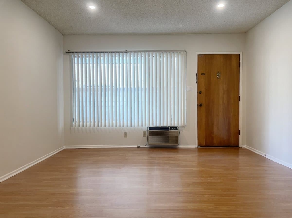 Glendale Apartment: 312 E Stocker St