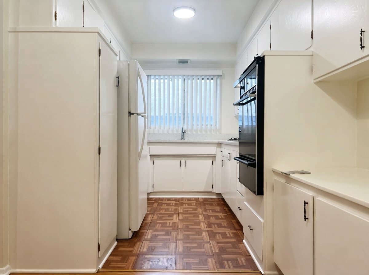 Glendale Apartment: 312 E Stocker St