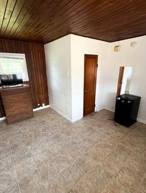 Crookston Apartment: 625 W 7th St