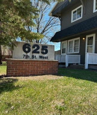 Crookston Apartment: 625 W 7th St