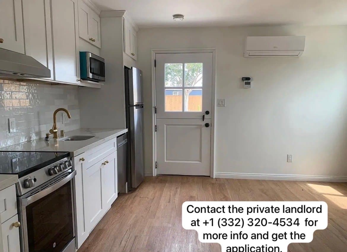 Long Beach House: 3590 Walnut Ave