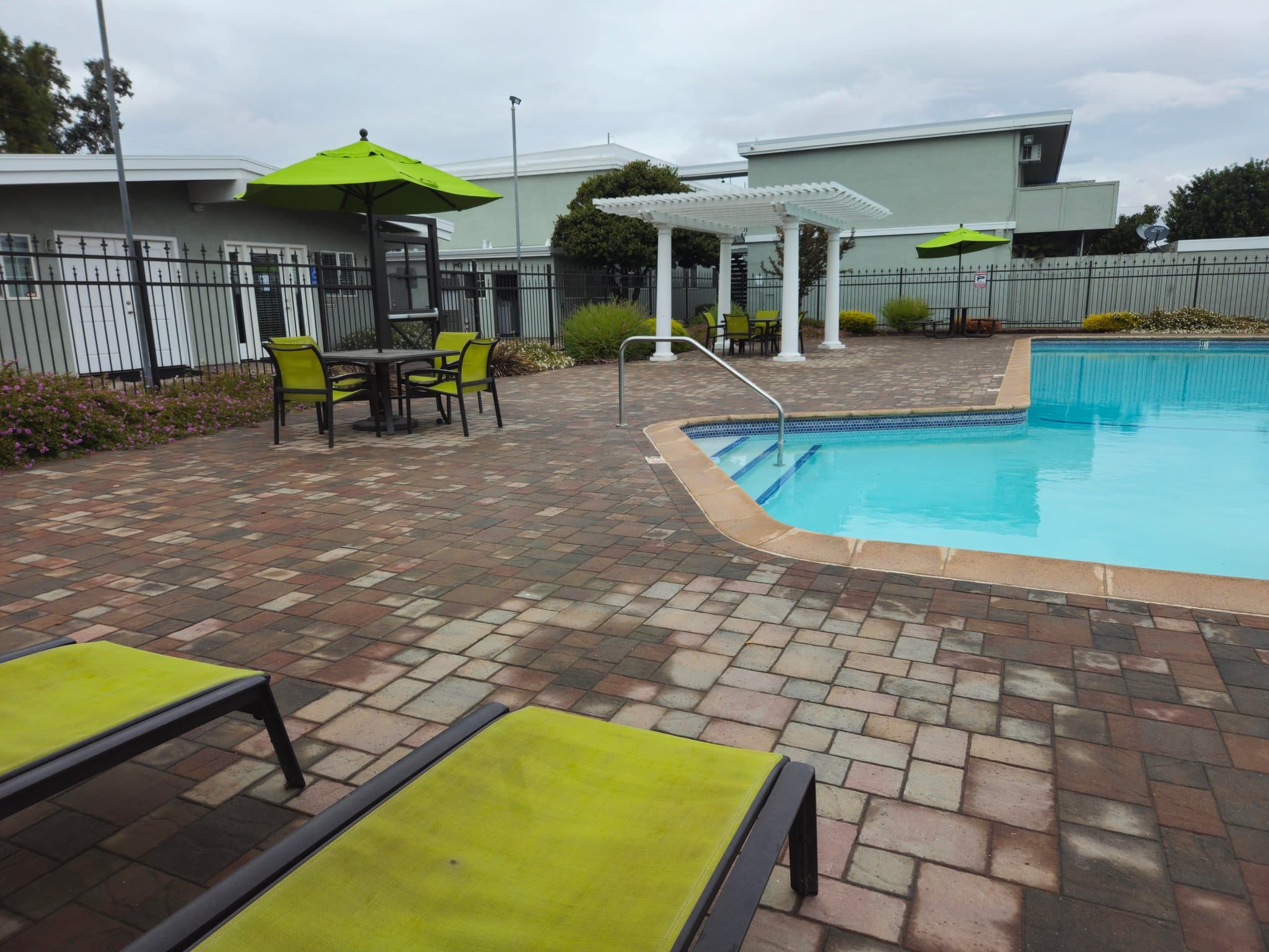 Livermore Apartment: 3819 East Ave