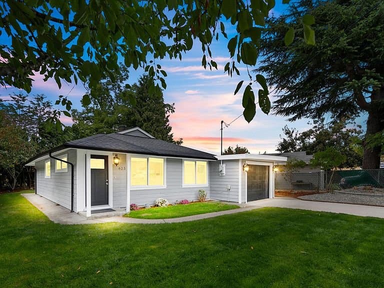 Tacoma House: 625 S 92nd St