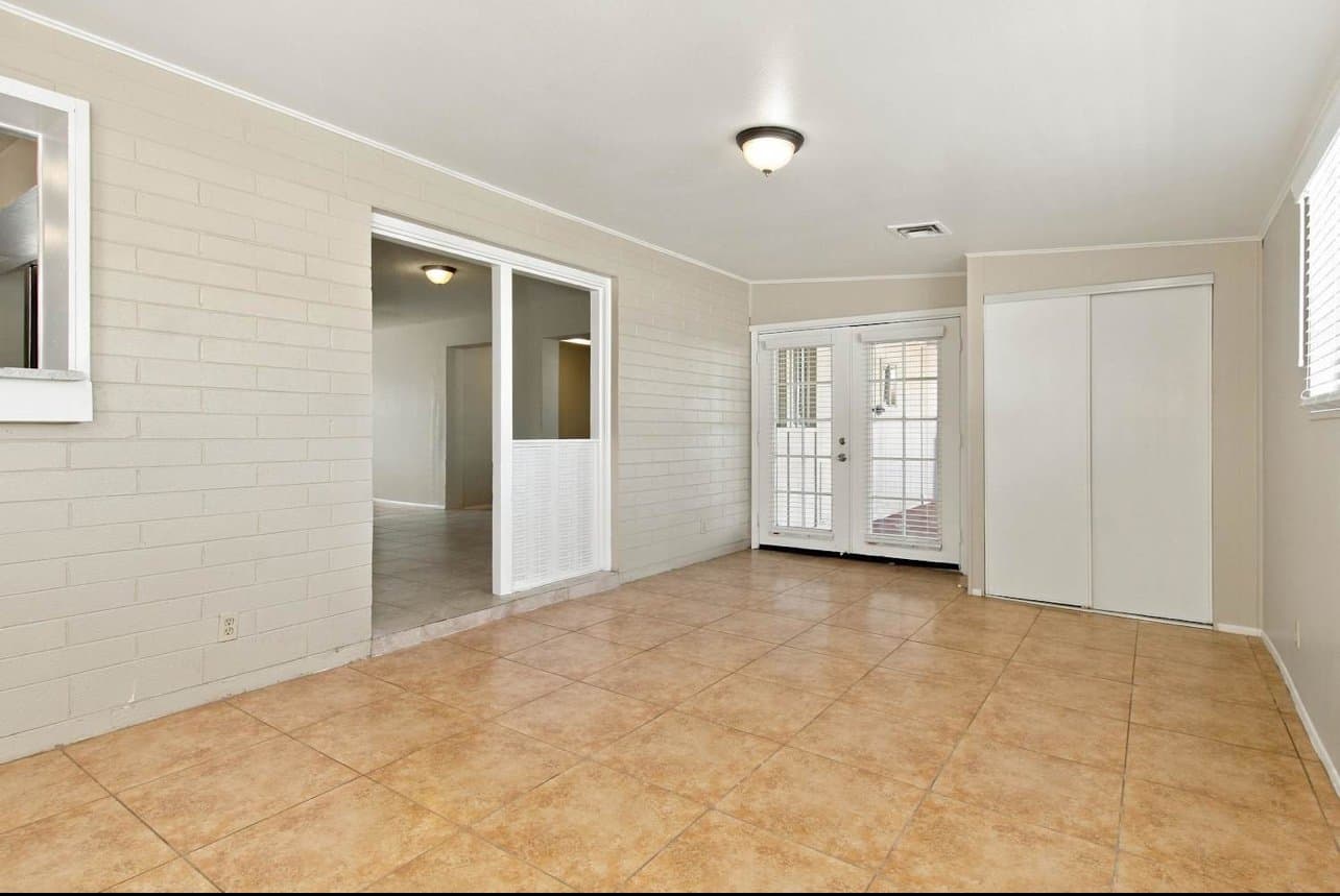 Phoenix House: 5958 W Hazelwood St