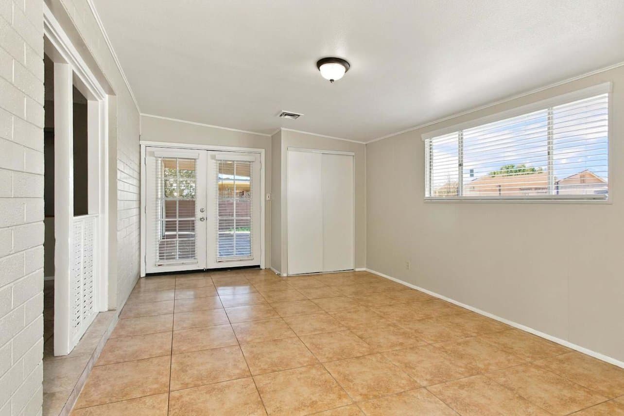 Phoenix House: 5958 W Hazelwood St