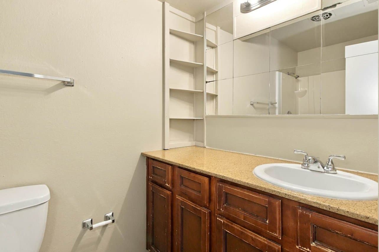Phoenix House: 5958 W Hazelwood St